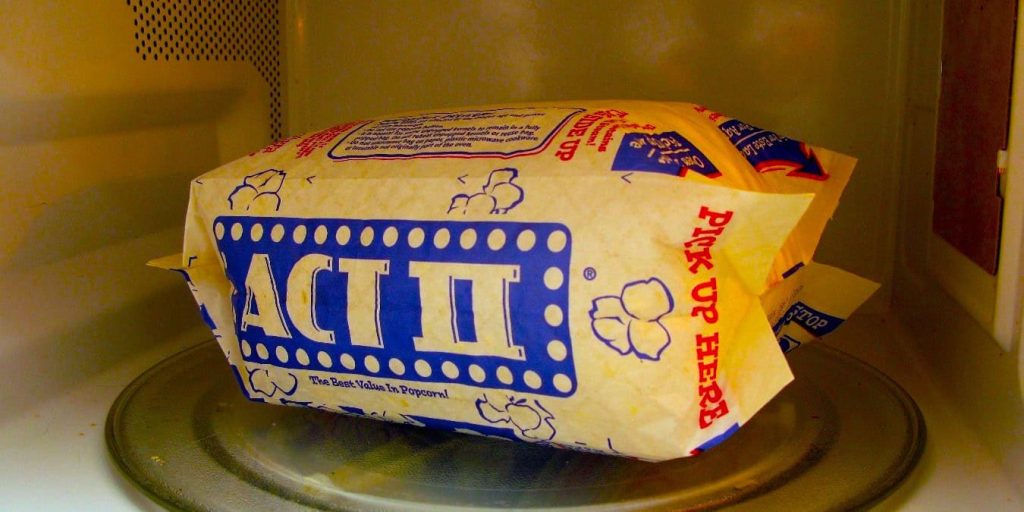 Microwave_popcorn_harms-dangers