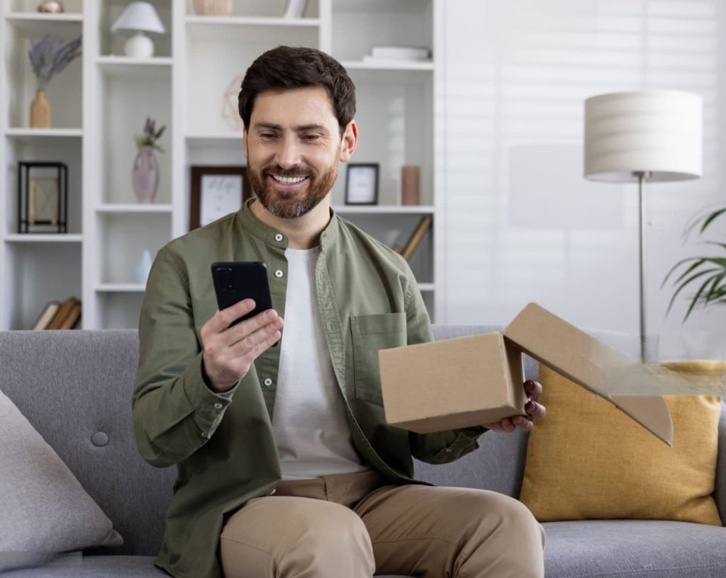 customer-happy-unboxing-experience